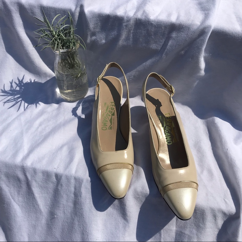 Vintage Stunning Condition Salvatore Ferragamo Hee